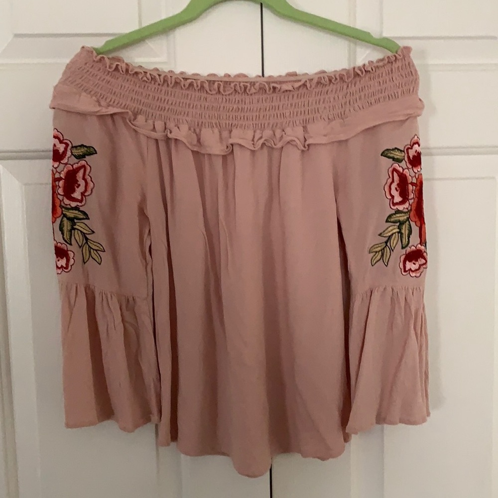 Boho off the shoulder top w/ embroidered sleeve.
